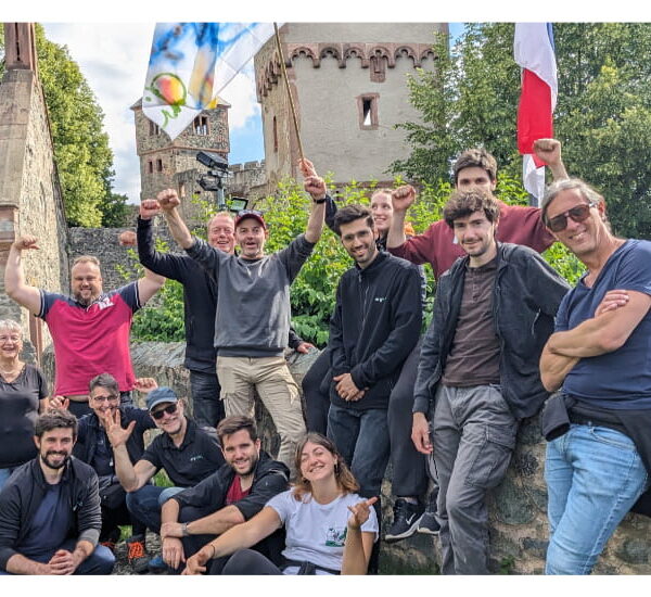 Gruppenbild argvis Team nach der Eroberung der Burg Frankenstein im Odenwald